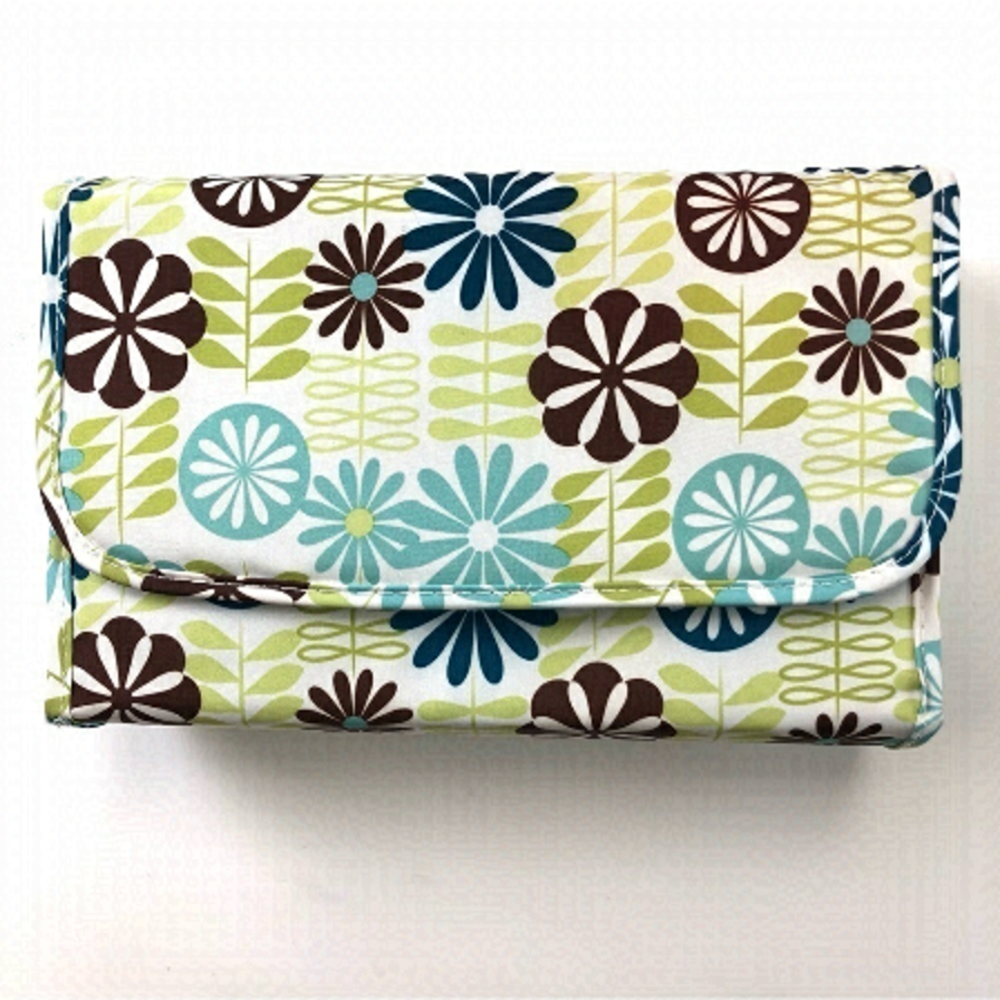 𝅺travel cosmetics case NEW folding with bath pouf and bottles